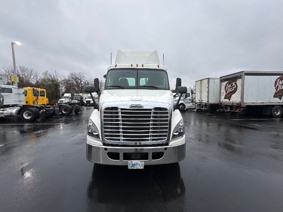 Day Cab Tractor-Heavy Duty Tractors-Freightliner-2020-Cascadia 11342ST-Swedesboro-NJ-477,351\n\t\tmiles-$ 28,750 - Image 2