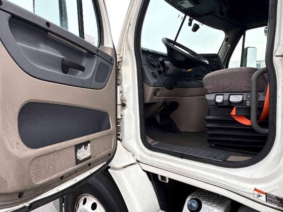 Day Cab Tractor-Heavy Duty Tractors-Freightliner-2020-Cascadia 11342ST-Swedesboro-NJ-477,351\n\t\tmiles-$ 28,750 - Image 9