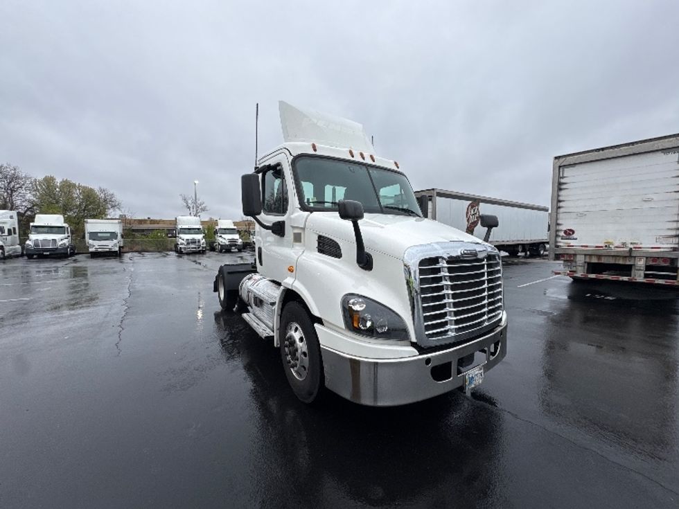 Day Cab Tractor-Heavy Duty Tractors-Freightliner-2020-Cascadia 11342ST-Swedesboro-NJ-481,013\n\t\tmiles-$ 24,000 - Image 1