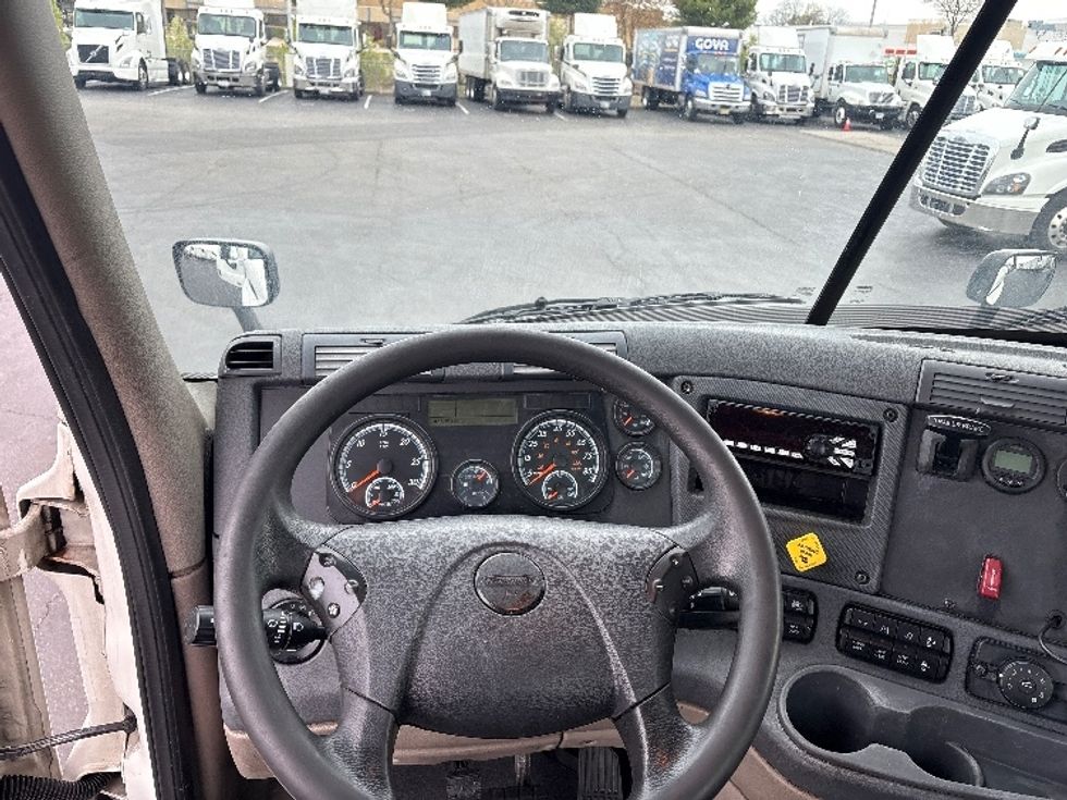 Day Cab Tractor-Heavy Duty Tractors-Freightliner-2020-Cascadia 11342ST-Swedesboro-NJ-481,013\n\t\tmiles-$ 24,000 - Image 11