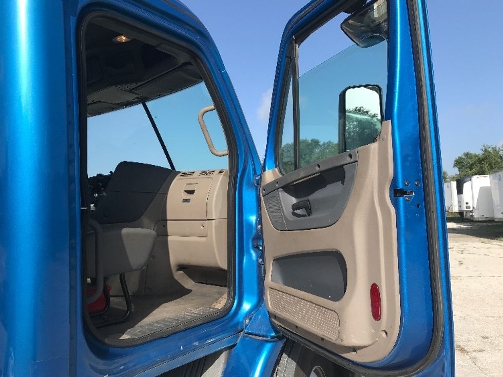 Day Cab Tractor-Heavy Duty Tractors-Freightliner-2020-Cascadia 11342ST-Tampa-FL-185,611\n\t\tmiles-$ 48,250 - Image 12