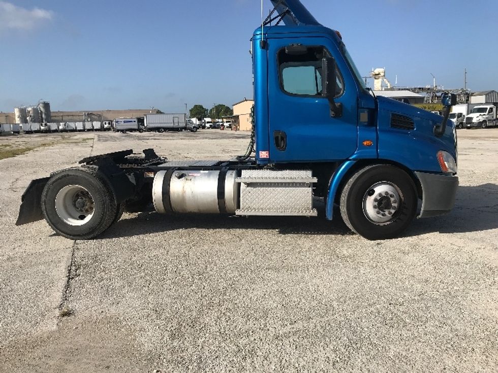Day Cab Tractor-Heavy Duty Tractors-Freightliner-2020-Cascadia 11342ST-Tampa-FL-185,611\n\t\tmiles-$ 48,250 - Image 8