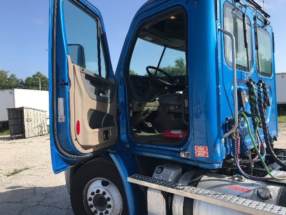 Day Cab Tractor-Heavy Duty Tractors-Freightliner-2020-Cascadia 11342ST-Tampa-FL-185,611\n\t\tmiles-$ 48,250 - Image 9