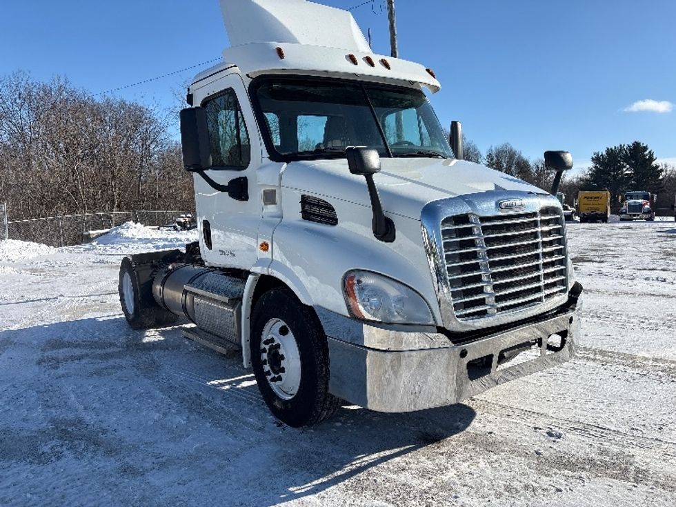 Day Cab Tractor-Heavy Duty Tractors-Freightliner-2020-Cascadia 11342ST-Wabash-IN-300,000\n\t\tmiles-$ 32,500 - Image 1