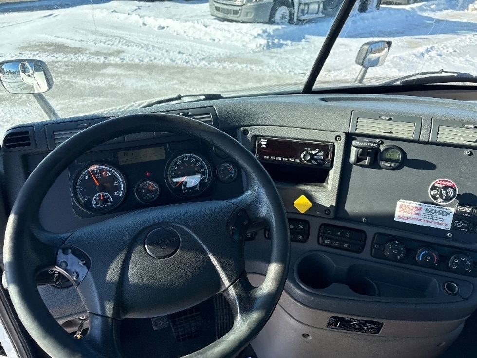 Day Cab Tractor-Heavy Duty Tractors-Freightliner-2020-Cascadia 11342ST-Wabash-IN-300,000\n\t\tmiles-$ 32,500 - Image 11