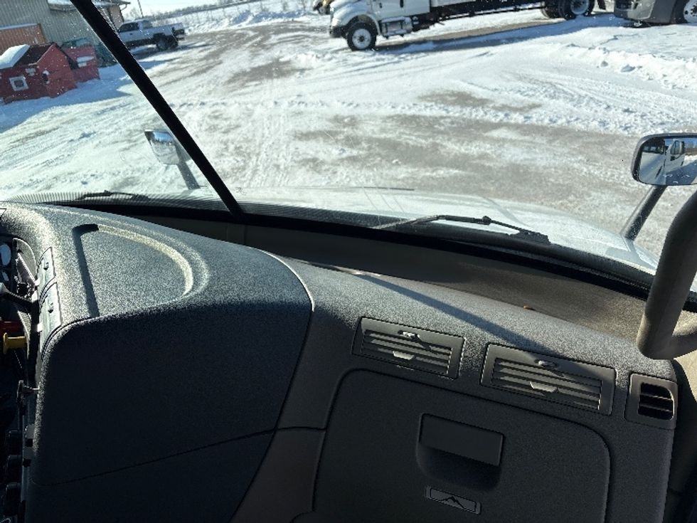 Day Cab Tractor-Heavy Duty Tractors-Freightliner-2020-Cascadia 11342ST-Wabash-IN-300,000\n\t\tmiles-$ 32,500 - Image 13