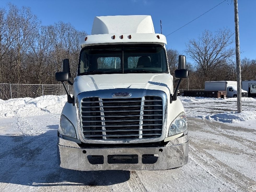 Day Cab Tractor-Heavy Duty Tractors-Freightliner-2020-Cascadia 11342ST-Wabash-IN-300,000\n\t\tmiles-$ 32,500 - Image 2