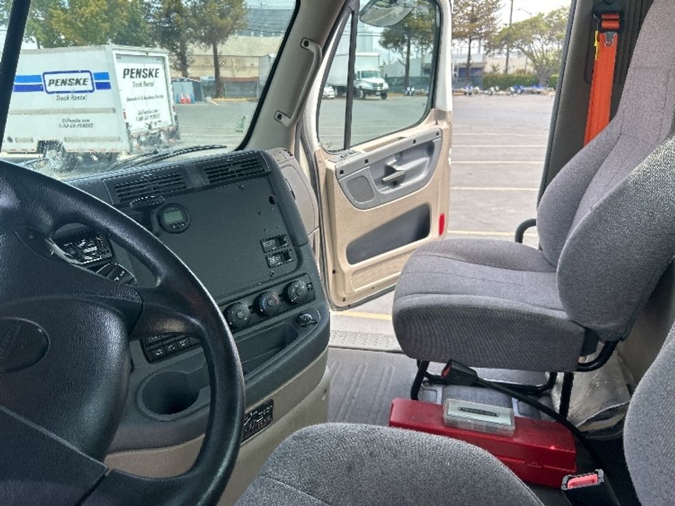 Day Cab Tractor-Heavy Duty Tractors-Freightliner-2020-Cascadia 11342ST-West Sacramento-CA-140,745\n\t\tmiles-$ 45,750 - Image 10