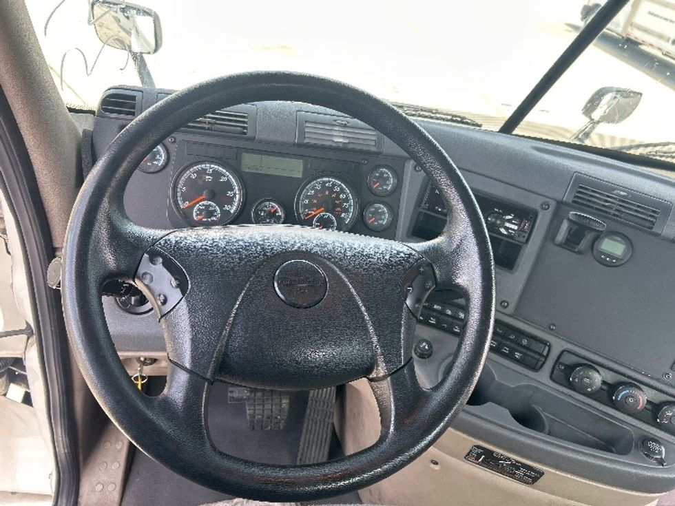 Day Cab Tractor-Heavy Duty Tractors-Freightliner-2020-Cascadia 11342ST-West Sacramento-CA-140,745\n\t\tmiles-$ 45,750 - Image 11