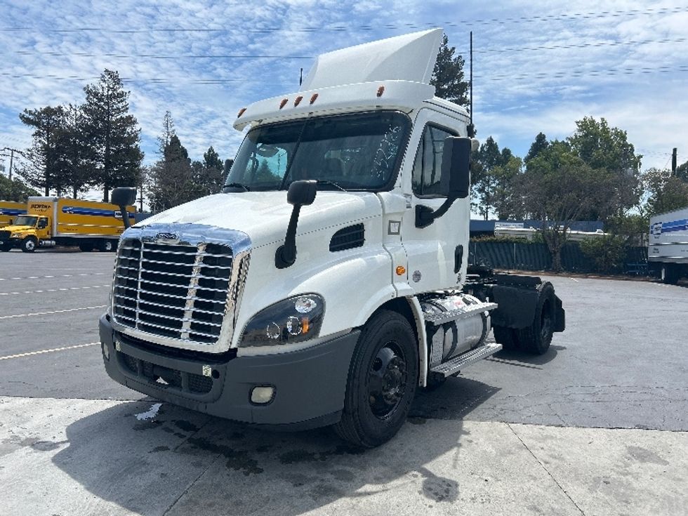 Day Cab Tractor-Heavy Duty Tractors-Freightliner-2020-Cascadia 11342ST-West Sacramento-CA-140,745\n\t\tmiles-$ 45,750 - Image 3