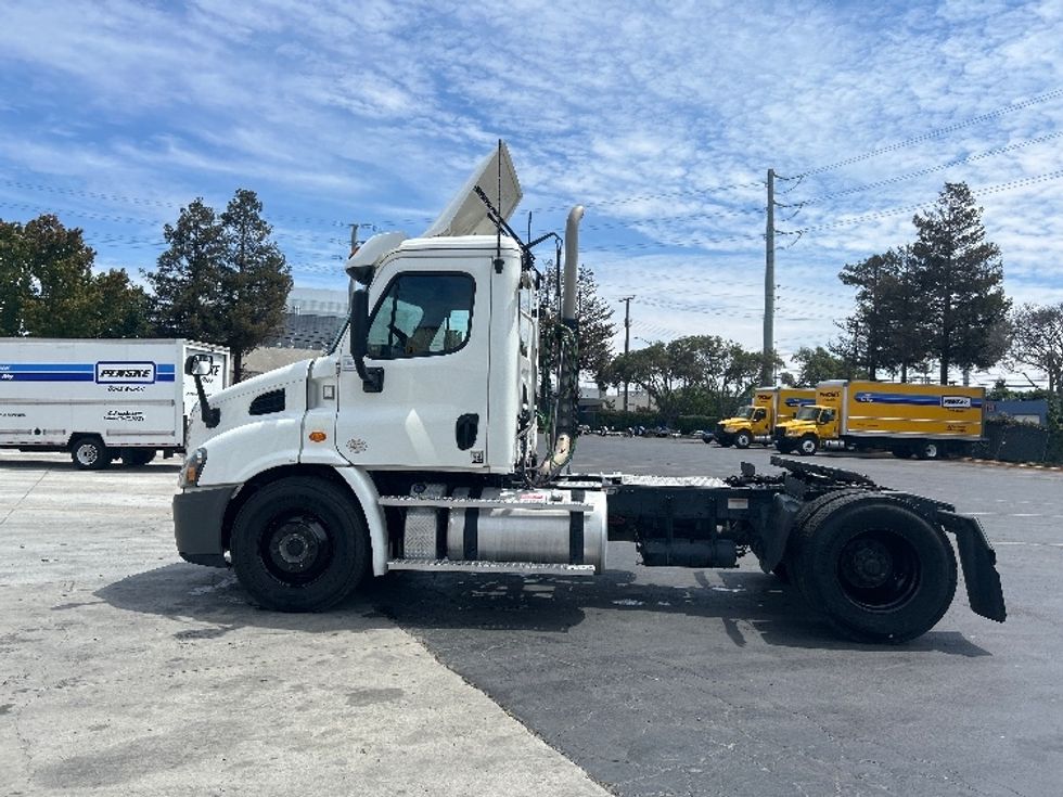 Day Cab Tractor-Heavy Duty Tractors-Freightliner-2020-Cascadia 11342ST-West Sacramento-CA-140,745\n\t\tmiles-$ 45,750 - Image 4
