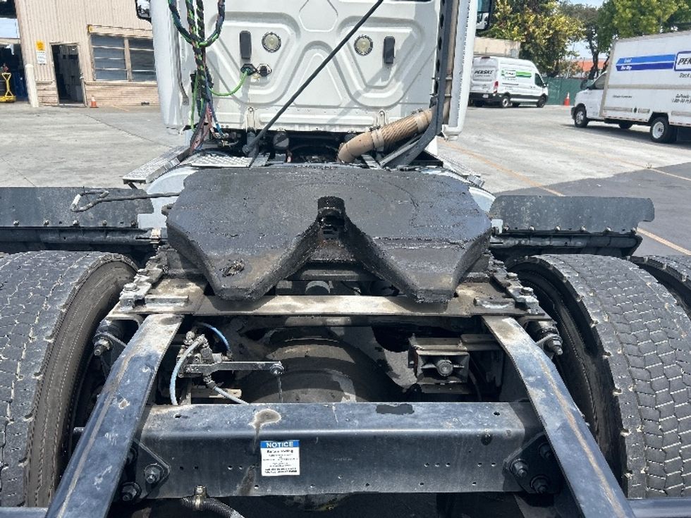 Day Cab Tractor-Heavy Duty Tractors-Freightliner-2020-Cascadia 11342ST-West Sacramento-CA-140,745\n\t\tmiles-$ 45,750 - Image 6