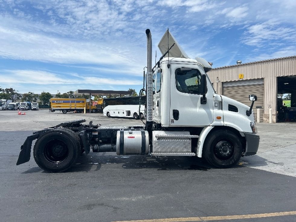 Day Cab Tractor-Heavy Duty Tractors-Freightliner-2020-Cascadia 11342ST-West Sacramento-CA-140,745\n\t\tmiles-$ 45,750 - Image 8
