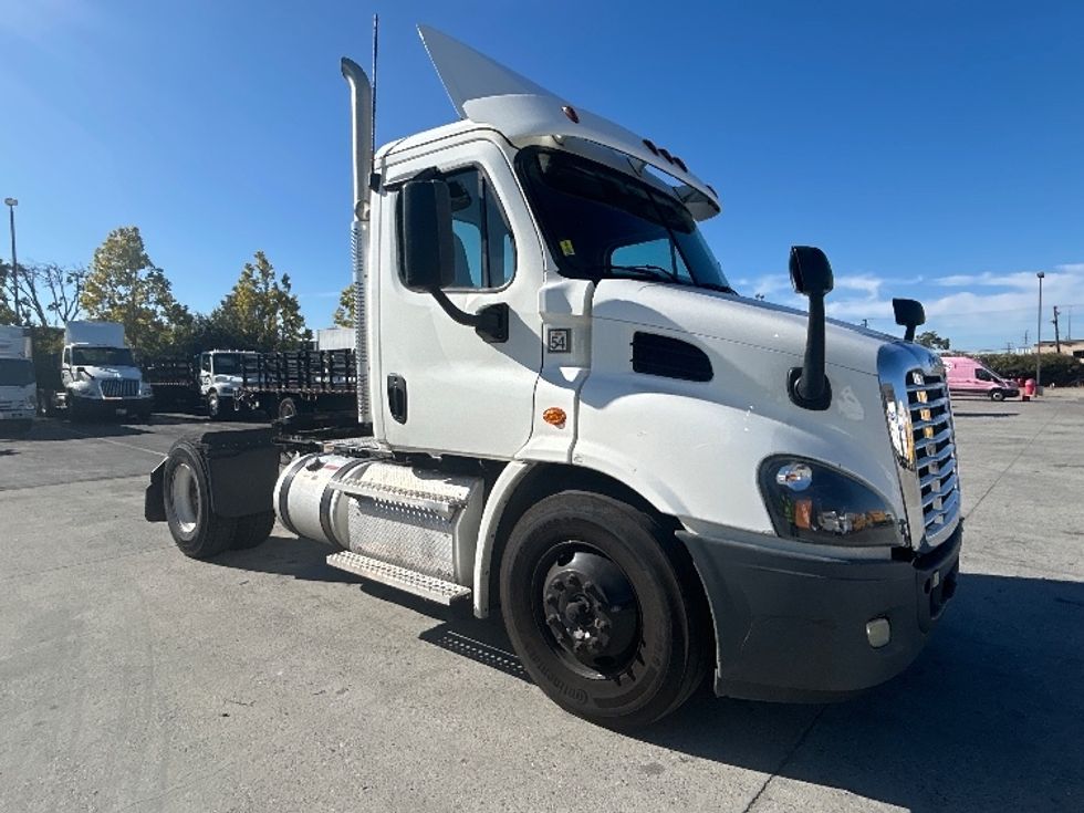 Day Cab Tractor-Heavy Duty Tractors-Freightliner-2020-Cascadia 11342ST-West Sacramento-CA-161,797\n\t\tmiles-$ 48,750 - Image 1