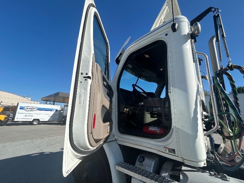 Day Cab Tractor-Heavy Duty Tractors-Freightliner-2020-Cascadia 11342ST-West Sacramento-CA-161,797\n\t\tmiles-$ 48,750 - Image 9