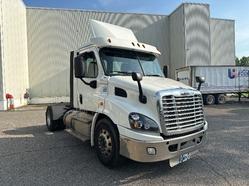 Day Cab Tractor-Heavy Duty Tractors-Freightliner-2020-Cascadia 11342ST-Wixom-MI-176,352\n\t\tmiles-$ 37,250 - Image 1