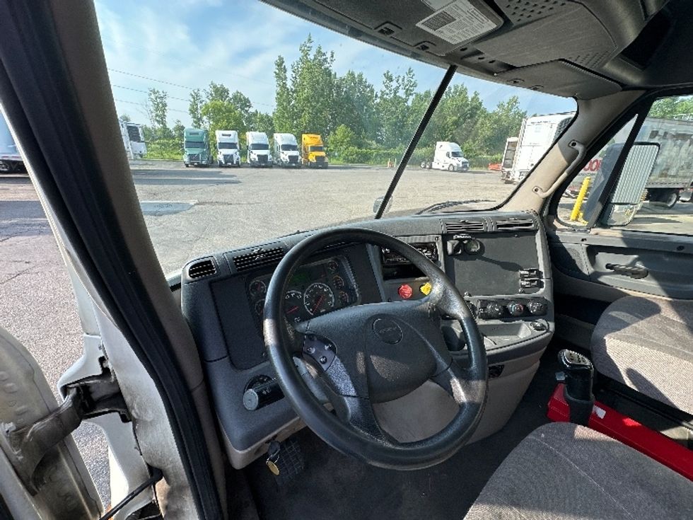 Day Cab Tractor-Heavy Duty Tractors-Freightliner-2020-Cascadia 11342ST-Wixom-MI-176,352\n\t\tmiles-$ 37,250 - Image 10