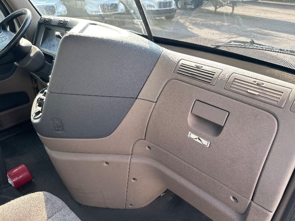 Day Cab Tractor-Heavy Duty Tractors-Freightliner-2020-Cascadia 11342ST-Wixom-MI-176,352\n\t\tmiles-$ 37,250 - Image 13