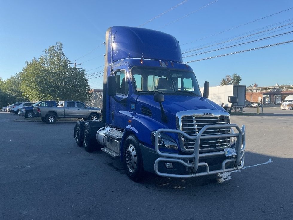 Day Cab Tractor-Heavy Duty Tractors-Freightliner-2020-Cascadia 11364ST-Albany-NY-386,253\n\t\tmiles-$ 39,500 - Image 1