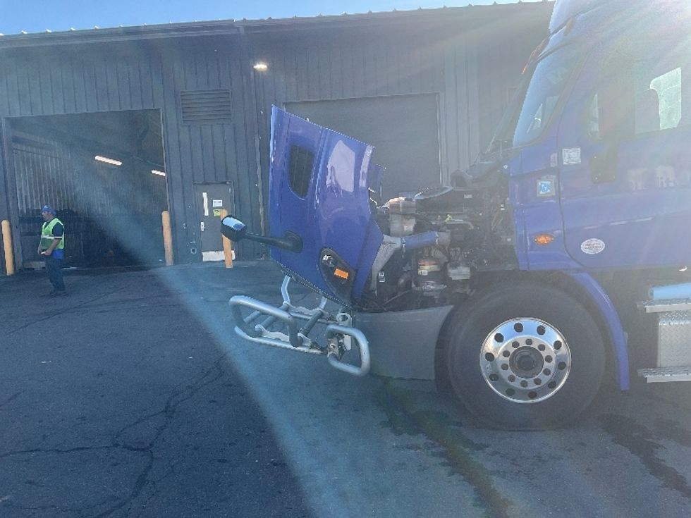 Day Cab Tractor-Heavy Duty Tractors-Freightliner-2020-Cascadia 11364ST-Albany-NY-386,253\n\t\tmiles-$ 39,500 - Image 16