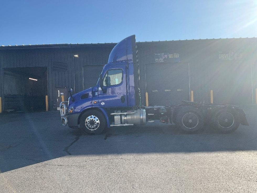 Day Cab Tractor-Heavy Duty Tractors-Freightliner-2020-Cascadia 11364ST-Albany-NY-386,253\n\t\tmiles-$ 39,500 - Image 4