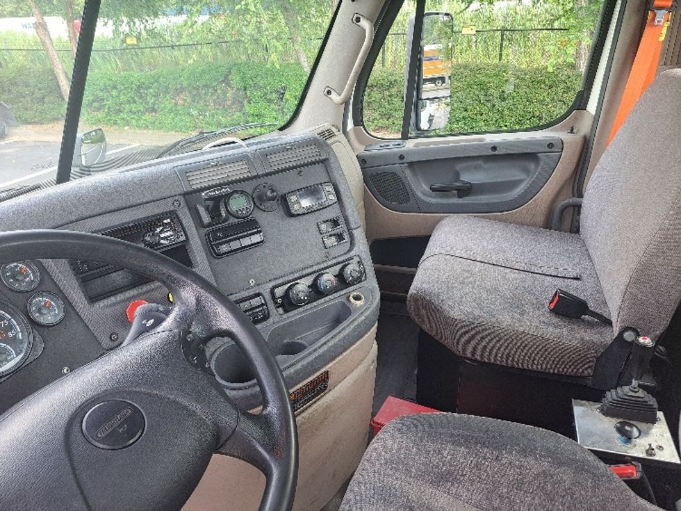 Day Cab Tractor-Heavy Duty Tractors-Freightliner-2020-Cascadia 11364ST-Atlanta-GA-109,671\n\t\tmiles-$ 60,000 - Image 10