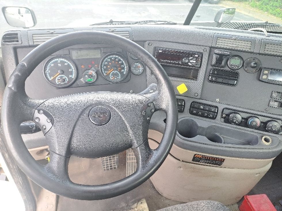 Day Cab Tractor-Heavy Duty Tractors-Freightliner-2020-Cascadia 11364ST-Atlanta-GA-109,671\n\t\tmiles-$ 60,000 - Image 11