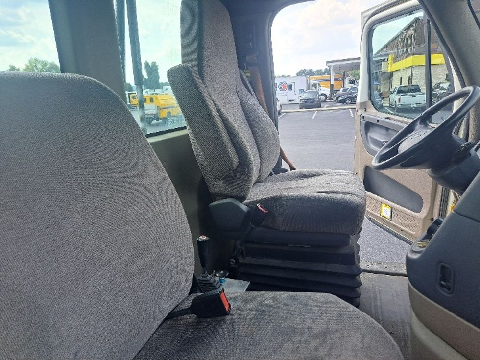 Day Cab Tractor-Heavy Duty Tractors-Freightliner-2020-Cascadia 11364ST-Atlanta-GA-109,671\n\t\tmiles-$ 60,000 - Image 14