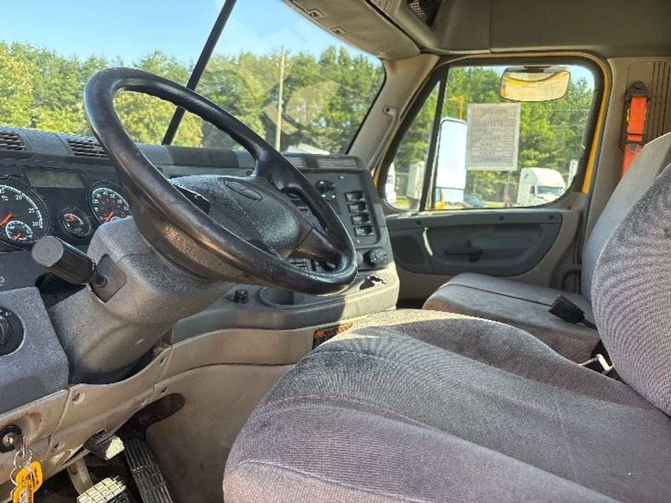 Day Cab Tractor-Heavy Duty Tractors-Freightliner-2020-Cascadia 11364ST-Birmingham-AL-482,353\n\t\tmiles-$ 34,750 - Image 10