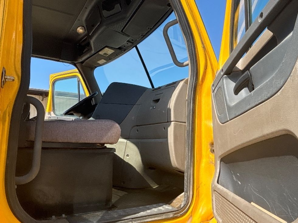 Day Cab Tractor-Heavy Duty Tractors-Freightliner-2020-Cascadia 11364ST-Birmingham-AL-482,353\n\t\tmiles-$ 34,750 - Image 12
