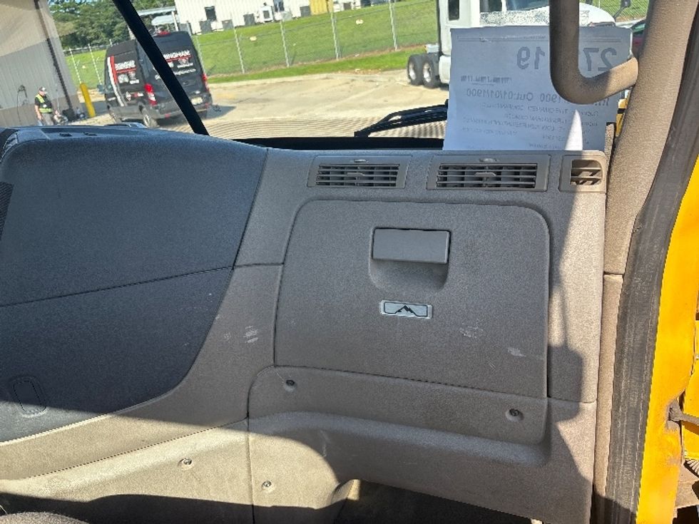 Day Cab Tractor-Heavy Duty Tractors-Freightliner-2020-Cascadia 11364ST-Birmingham-AL-482,353\n\t\tmiles-$ 34,750 - Image 13