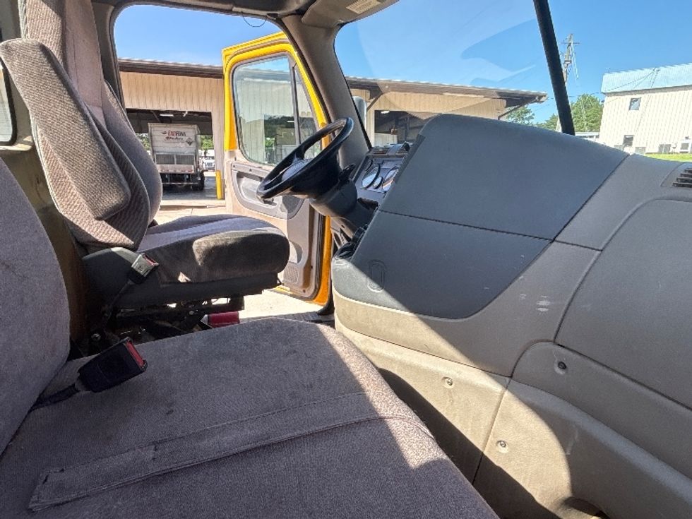 Day Cab Tractor-Heavy Duty Tractors-Freightliner-2020-Cascadia 11364ST-Birmingham-AL-482,353\n\t\tmiles-$ 34,750 - Image 14