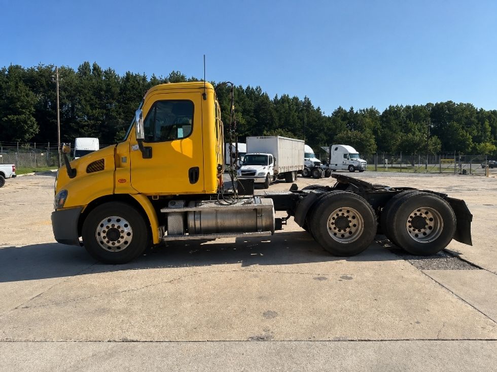 Day Cab Tractor-Heavy Duty Tractors-Freightliner-2020-Cascadia 11364ST-Birmingham-AL-482,353\n\t\tmiles-$ 34,750 - Image 4