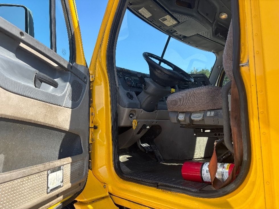 Day Cab Tractor-Heavy Duty Tractors-Freightliner-2020-Cascadia 11364ST-Birmingham-AL-482,353\n\t\tmiles-$ 34,750 - Image 9