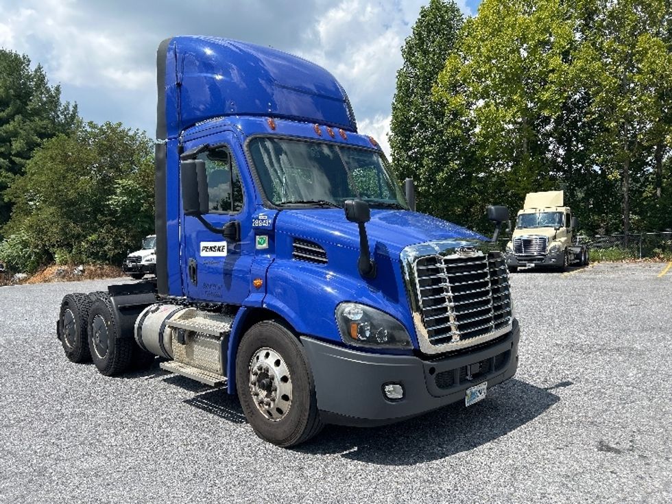 Day Cab Tractor-Heavy Duty Tractors-Freightliner-2020-Cascadia 11364ST-Blountville-TN-399,631\n\t\tmiles-$ 45,000 - Image 1