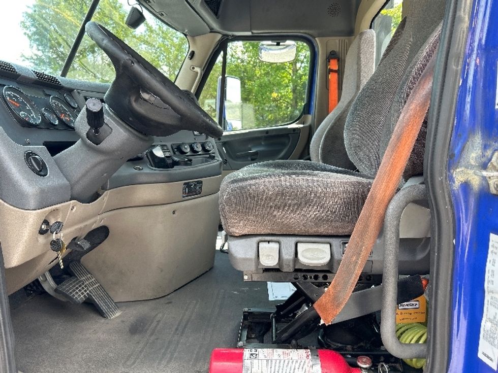 Day Cab Tractor-Heavy Duty Tractors-Freightliner-2020-Cascadia 11364ST-Blountville-TN-399,631\n\t\tmiles-$ 45,000 - Image 10