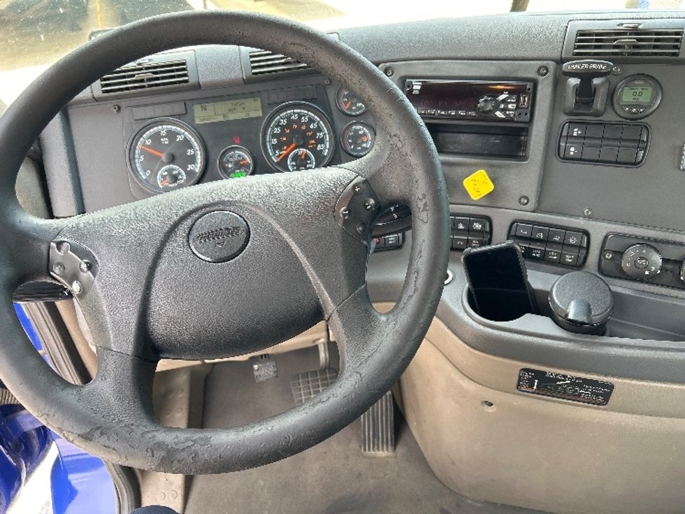 Day Cab Tractor-Heavy Duty Tractors-Freightliner-2020-Cascadia 11364ST-Blountville-TN-399,631\n\t\tmiles-$ 45,000 - Image 11
