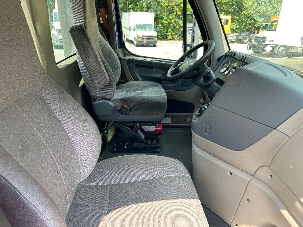 Day Cab Tractor-Heavy Duty Tractors-Freightliner-2020-Cascadia 11364ST-Blountville-TN-399,631\n\t\tmiles-$ 45,000 - Image 14