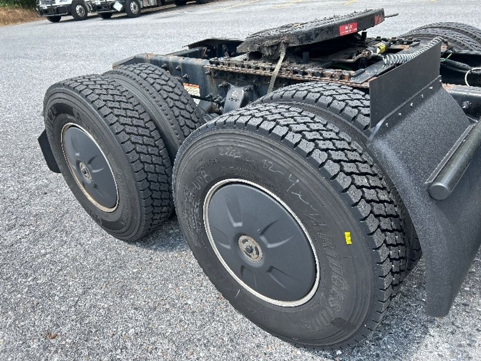 Day Cab Tractor-Heavy Duty Tractors-Freightliner-2020-Cascadia 11364ST-Blountville-TN-399,631\n\t\tmiles-$ 45,000 - Image 18