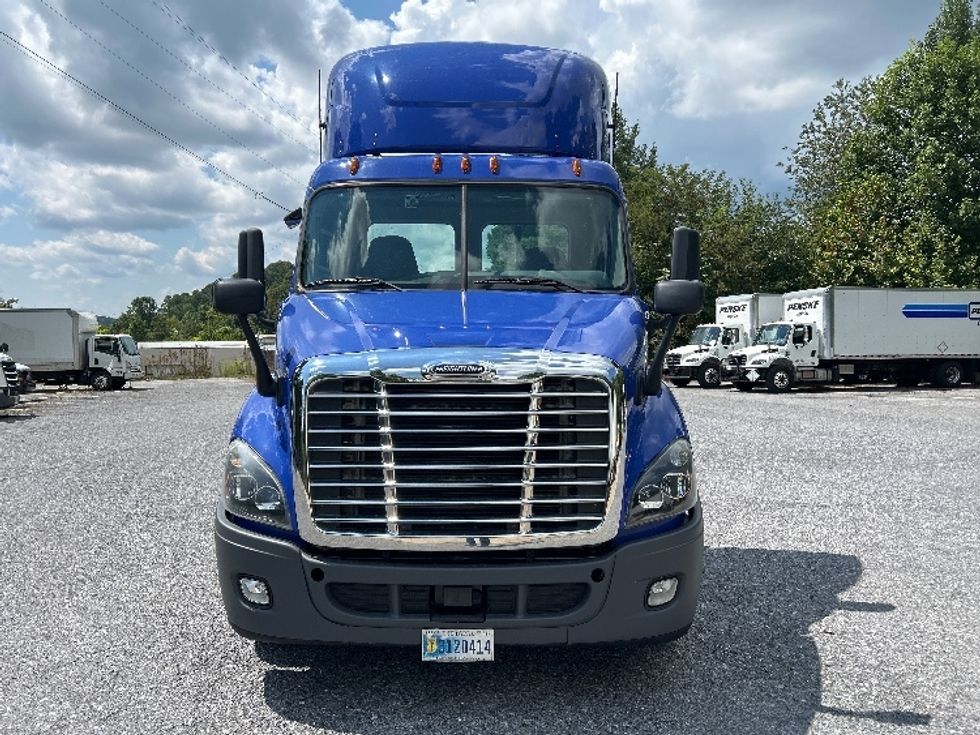 Day Cab Tractor-Heavy Duty Tractors-Freightliner-2020-Cascadia 11364ST-Blountville-TN-399,631\n\t\tmiles-$ 45,000 - Image 2