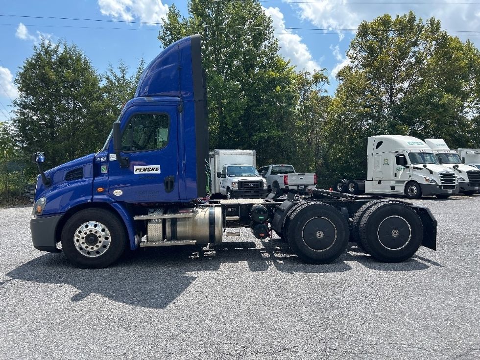 Day Cab Tractor-Heavy Duty Tractors-Freightliner-2020-Cascadia 11364ST-Blountville-TN-399,631\n\t\tmiles-$ 45,000 - Image 4