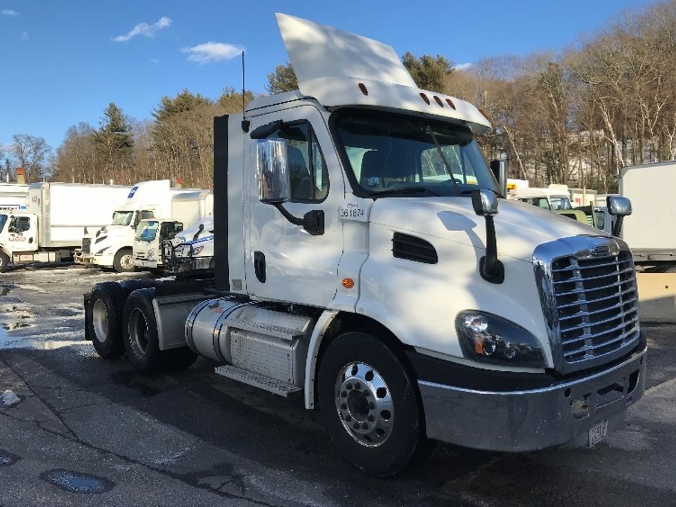 Day Cab Tractor-Heavy Duty Tractors-Freightliner-2020-Cascadia 11364ST-Chicopee-MA-212,771\n\t\tmiles-$ 53,000 - Image 1
