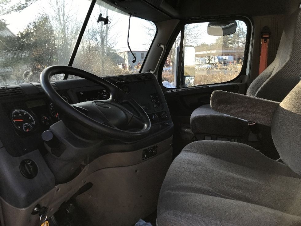 Day Cab Tractor-Heavy Duty Tractors-Freightliner-2020-Cascadia 11364ST-Chicopee-MA-212,771\n\t\tmiles-$ 53,000 - Image 10