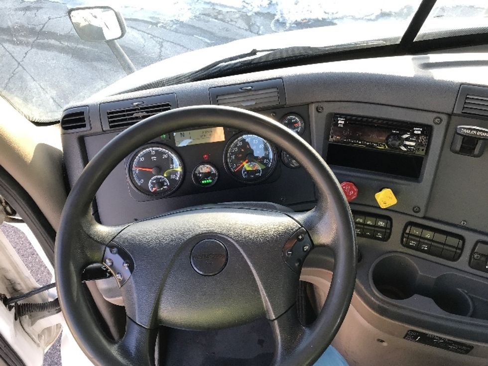 Day Cab Tractor-Heavy Duty Tractors-Freightliner-2020-Cascadia 11364ST-Chicopee-MA-212,771\n\t\tmiles-$ 53,000 - Image 11