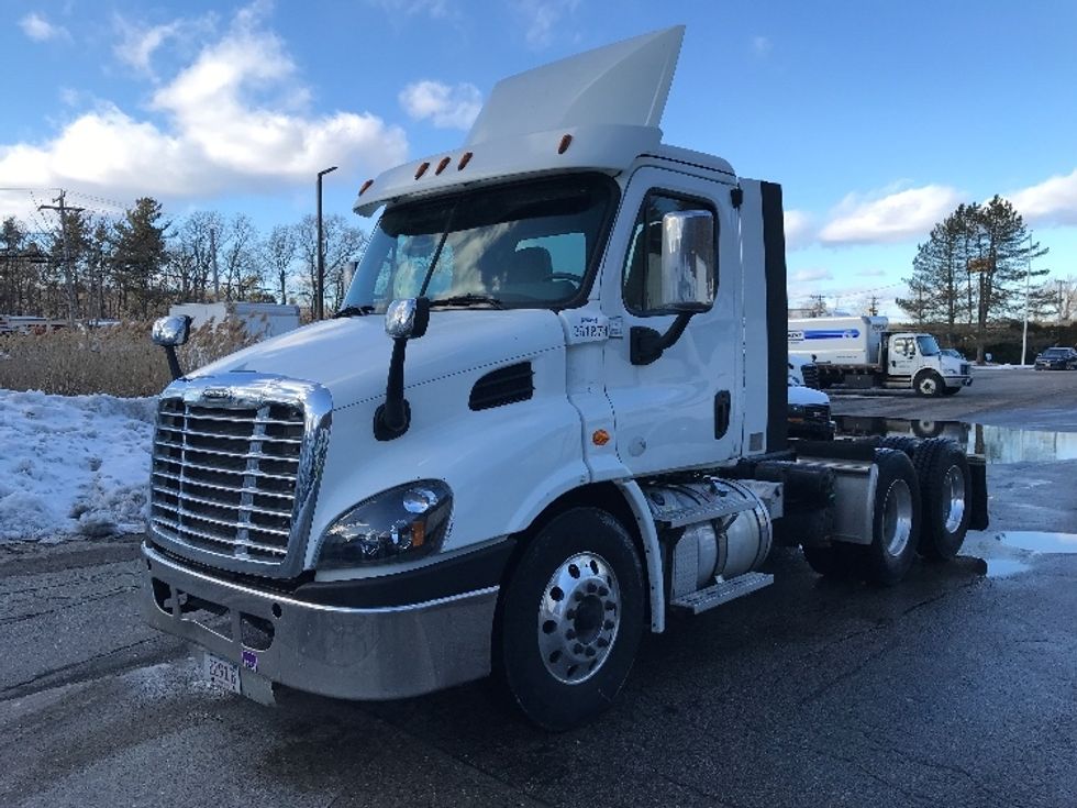 Day Cab Tractor-Heavy Duty Tractors-Freightliner-2020-Cascadia 11364ST-Chicopee-MA-212,771\n\t\tmiles-$ 53,000 - Image 3