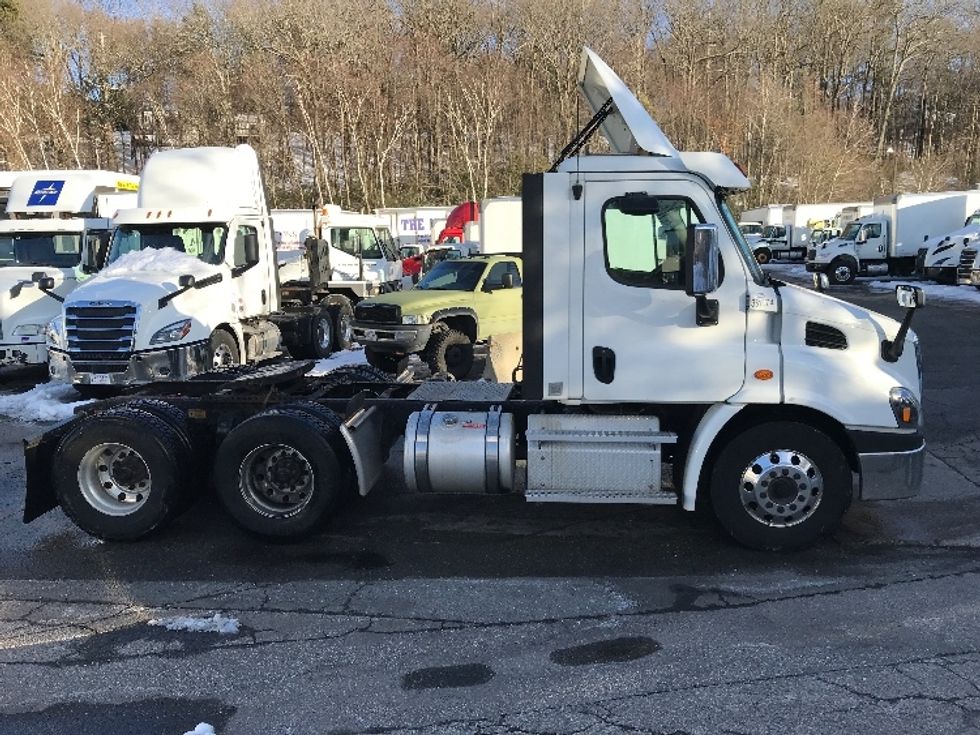 Day Cab Tractor-Heavy Duty Tractors-Freightliner-2020-Cascadia 11364ST-Chicopee-MA-212,771\n\t\tmiles-$ 53,000 - Image 8