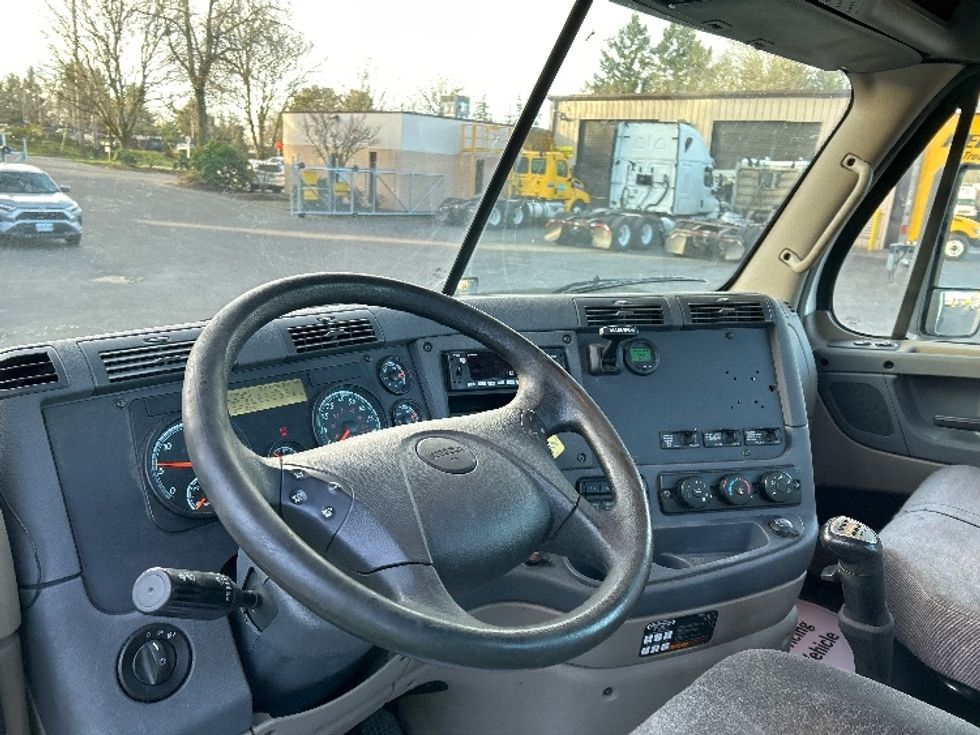 Day Cab Tractor-Heavy Duty Tractors-Freightliner-2020-Cascadia 11364ST-Clackamas-OR-257,259\n\t\tmiles-$ 47,500 - Image 10