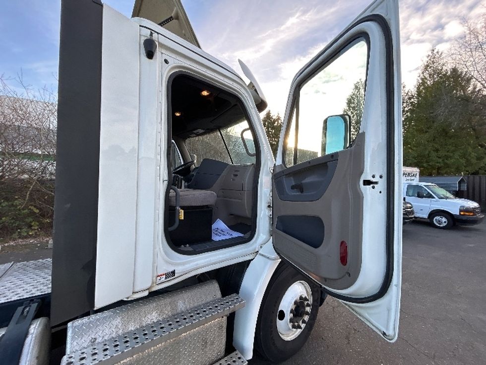 Day Cab Tractor-Heavy Duty Tractors-Freightliner-2020-Cascadia 11364ST-Clackamas-OR-257,259\n\t\tmiles-$ 47,500 - Image 12