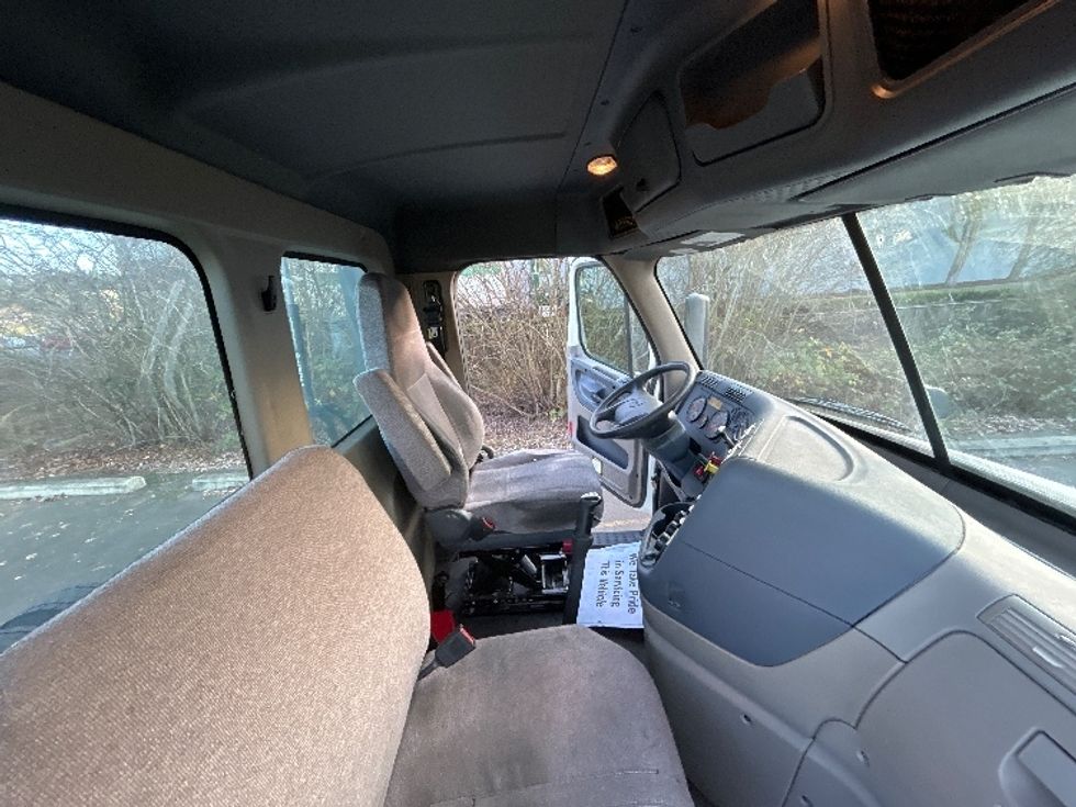 Day Cab Tractor-Heavy Duty Tractors-Freightliner-2020-Cascadia 11364ST-Clackamas-OR-257,259\n\t\tmiles-$ 47,500 - Image 14