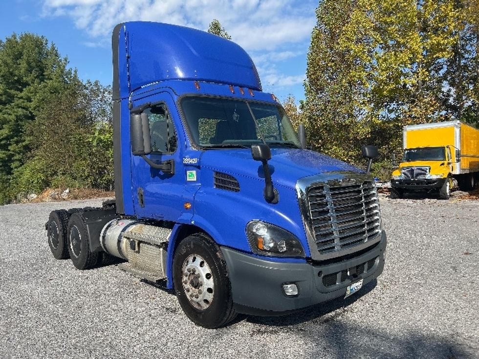 Day Cab Tractor-Heavy Duty Tractors-Freightliner-2020-Cascadia 11364ST-Cleveland-TN-406,651\n\t\tmiles-$ 45,000 - Image 1